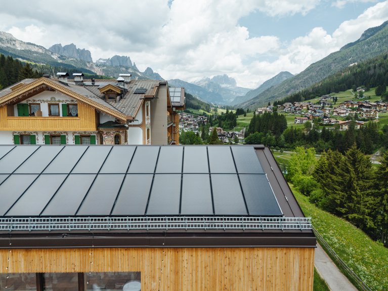 Hotel Latemar con vista sulle Dolomiti Hotel Latemar con vista sulle Dolomiti